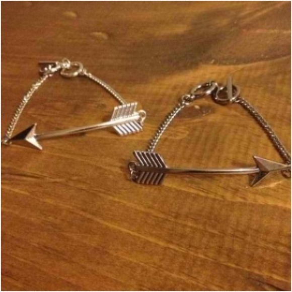 🔴SOLD🔴 Gold Arrow Bracelet! Last one! - Picture 3 of 3