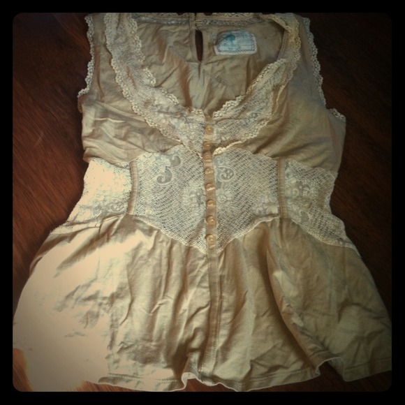 Free People Tops - ↘REDUCED↙ADORABLE top!
