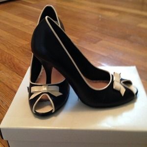 Blk and wht peep toe shoe.