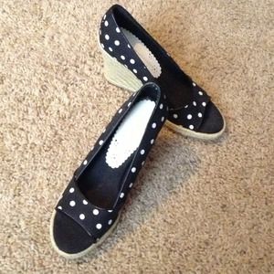 Polka dot wedges