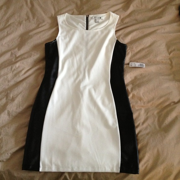 🎉HOST PICK🎉 NWT bodycon dress🆕