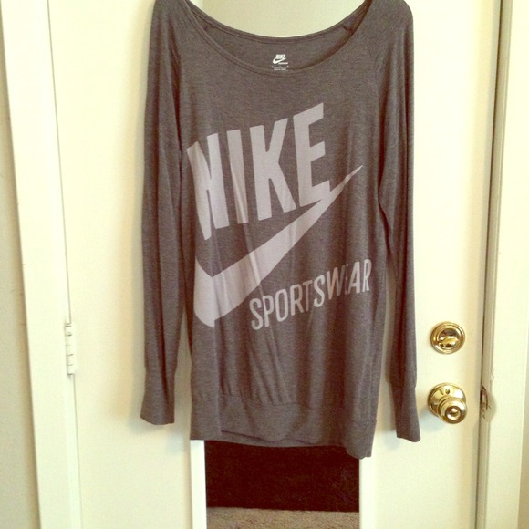 Nike Tops - Nike Sportswear long sleeve