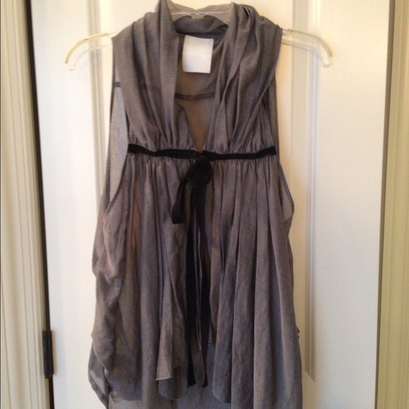 🎀🎀SUPER CUTE BOUTIQUE GRAY VEST🎀🎀