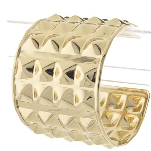 Cuff - Picture 1 of 1