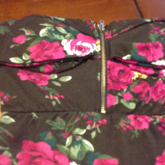 Dress - Picture 2 of 2