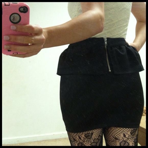 BLACK PEPLUM SKIRT - Picture 3 of 3