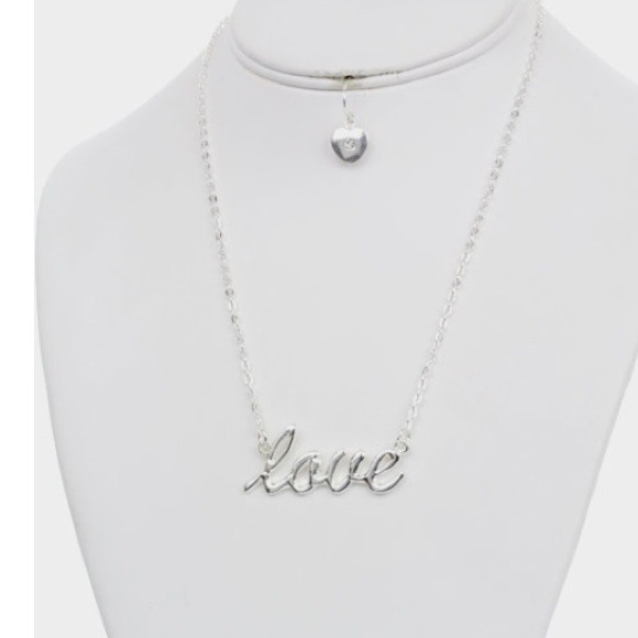 ❤SOLD❤Love necklace set