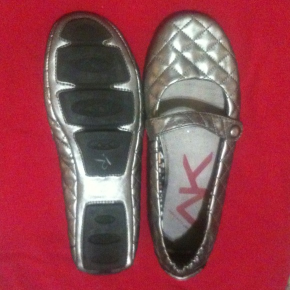 Cute flats! - Picture 2 of 2