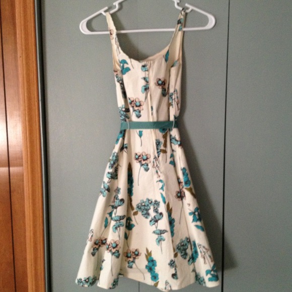 🚫Sold🚫 Beautiful Dress - Picture 2 of 3