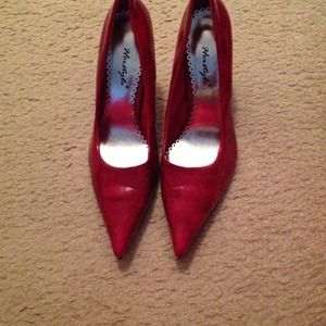 JUST REDUCED 6/3!!!  👠👠 Red pumps!!! 👠👠