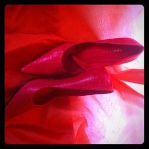 Nine West pink snake skin pumps