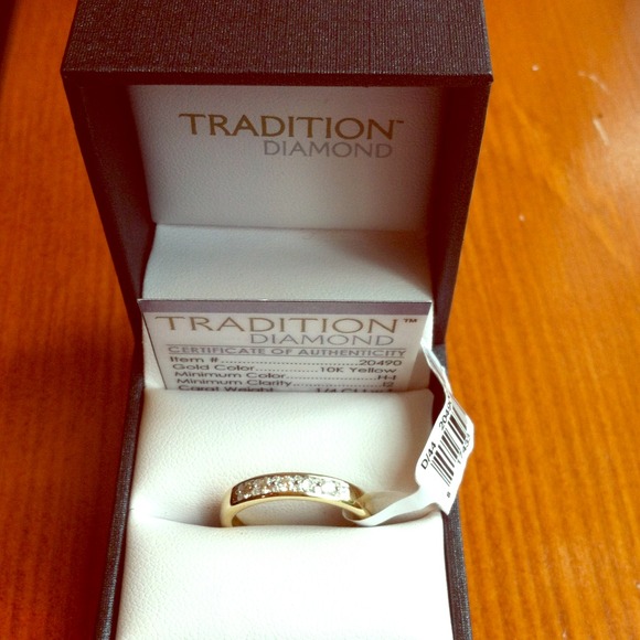 10K Yellow Gold Diamond Ring NWT