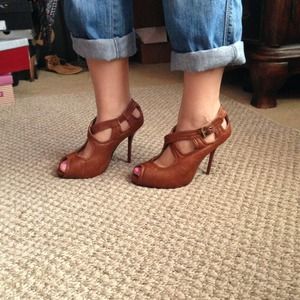 🚫🚫SOLD🚫🚫Tan peep toe heels
