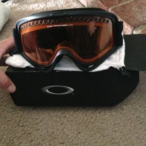 Oakley snow goggles 💢on hold💢