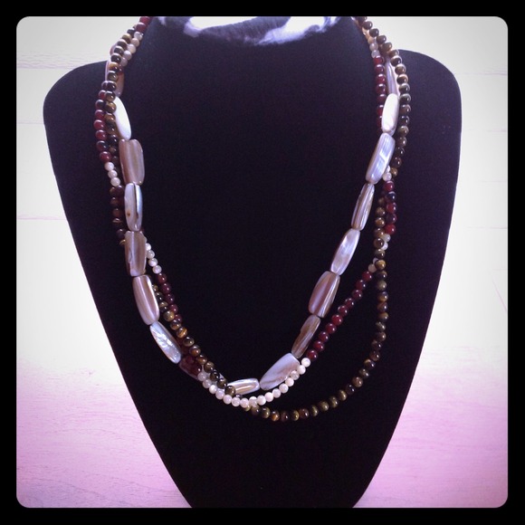 Jewelry - 🚫SOLD IN BUNDLE🚫3 strand necklace with beads