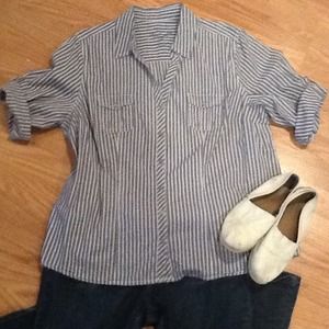 Three quarter sleeve button up