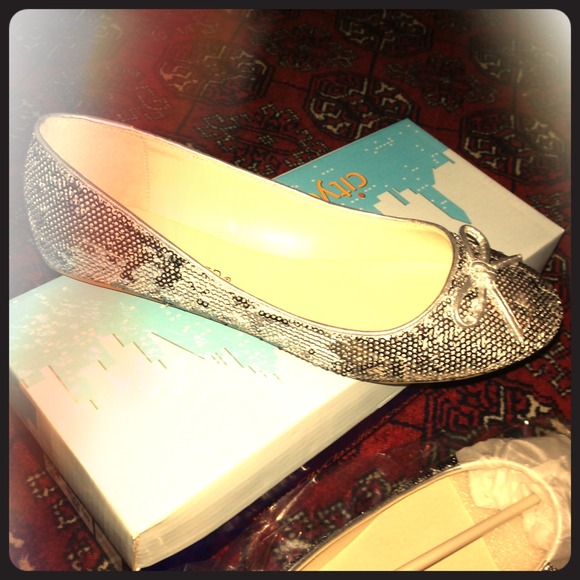 Silver sparkly flats - Picture 1 of 4