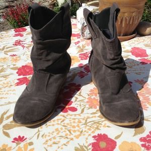 High heeled cow boy boots
