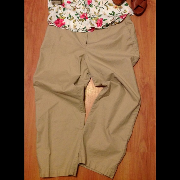 SOLD~~~~ @lana88fan Lizgolf Liz capris 12
