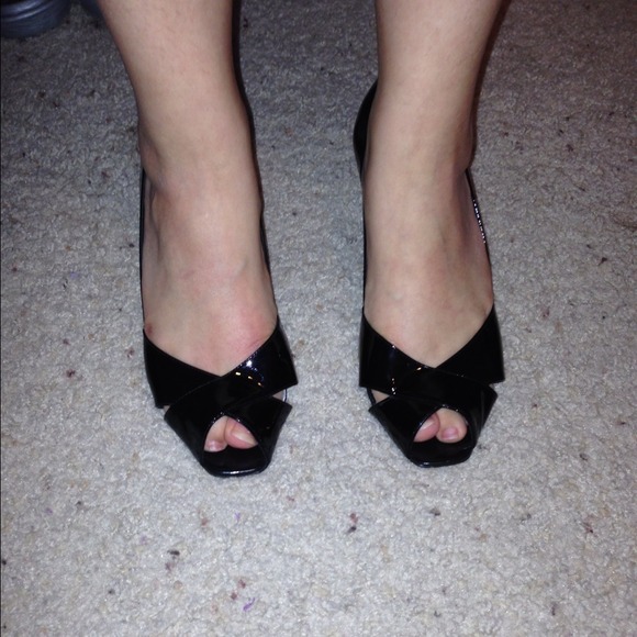 BCBG 8 1/2 black open toed shoes.