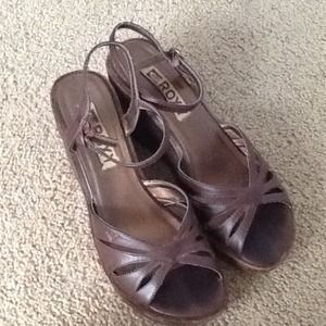 Roxy wedges