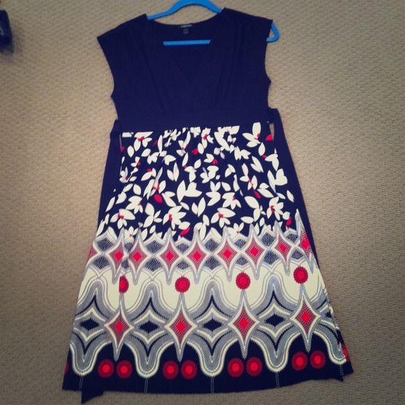 Forever 21 Dresses & Skirts - Red patterned dress