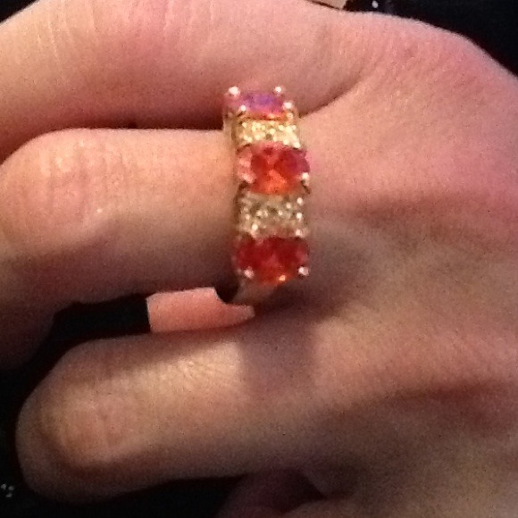 Red zircon ring in a 14k gold plated gold mounting - Picture 1 of 4