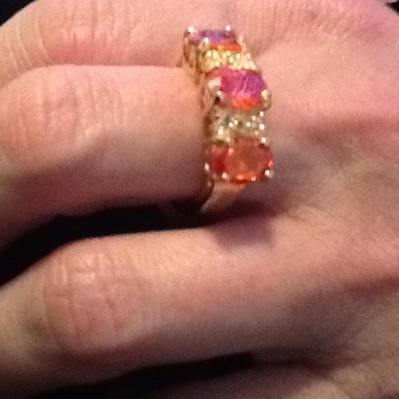 Red zircon ring in a 14k gold plated gold mounting - Picture 2 of 4