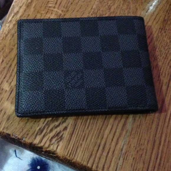 louis vuitton wallet.