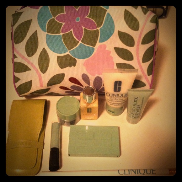 Clinique makeup bag with accessories:)