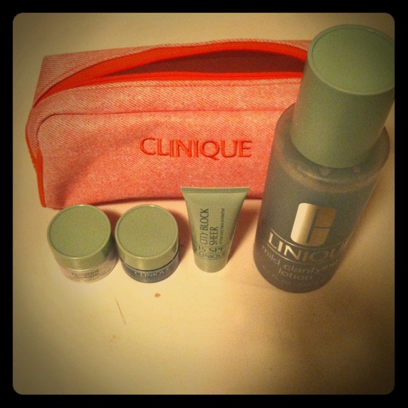 Clinique makeup bag and accessories:)