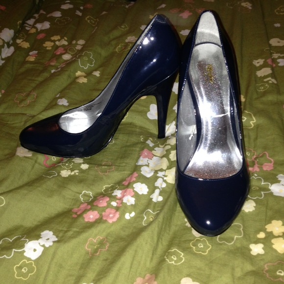 Navy Blue Heels - Picture 1 of 1