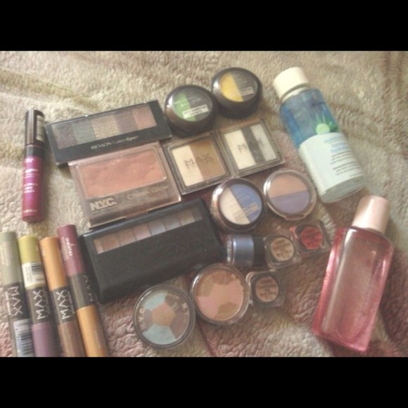 Make up - Picture 2 of 4