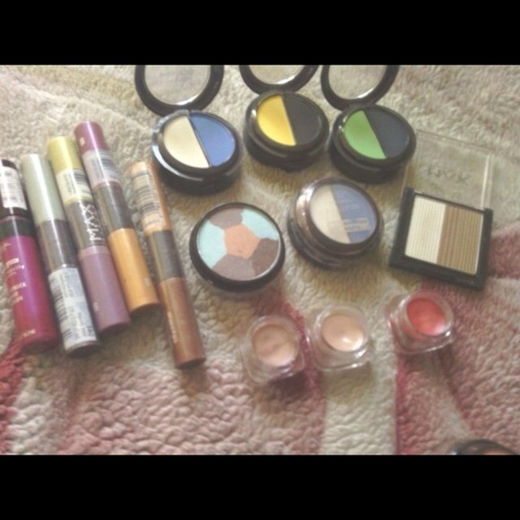 Make up - Picture 3 of 4