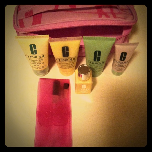 Clinique makeup bag and accessories:)