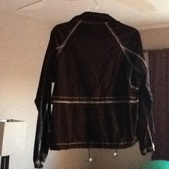 ☔☔ Spring Jacket 🌸🌸 SOLD - Picture 2 of 4