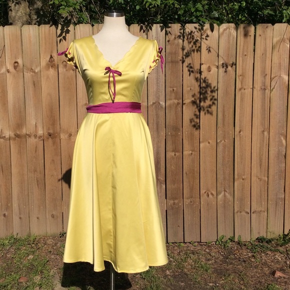 Dresses & Skirts - BNWT! Simply stunning dress!