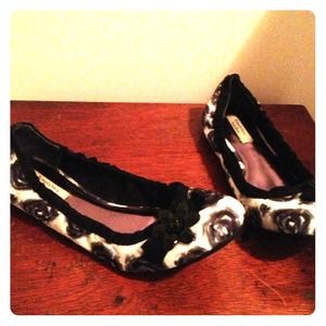 Never worn Vera Wang flats!