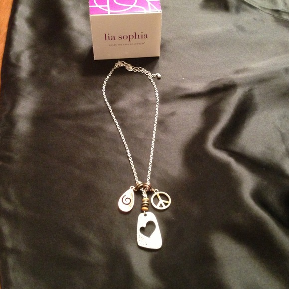 Lia Sophia daydreamer necklace