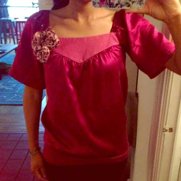 Silky Berry-Colored Top! - Picture 1 of 1