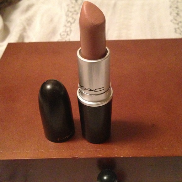 SOLD!!! 😝😜😍Real MAC LIPSTICK HONEYLOVE MATTE - Picture 1 of 1