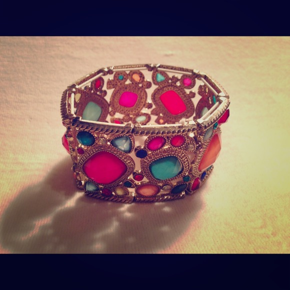 Bracelet with gems