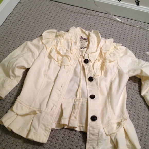 Cream ruffled cotton blazer