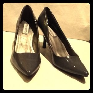Steve Madden charcoal grey pumps.