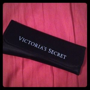 Victoria's Secret make-up brush set ON HOLD