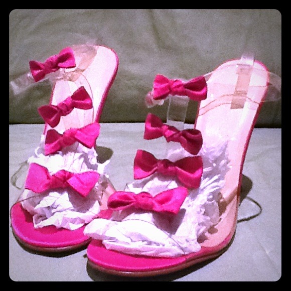 Colin Stuart illusion, hot pink pumps.