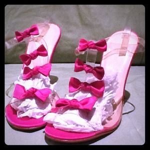 Colin Stuart illusion, hot pink pumps.