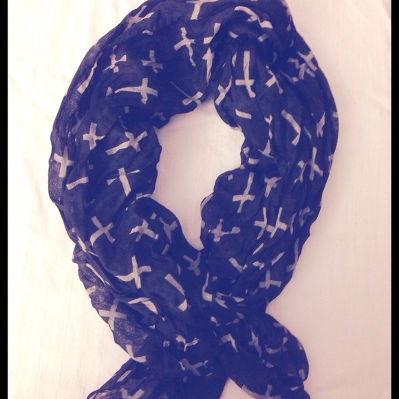 🚫SOLD🚫 Cross Scarf