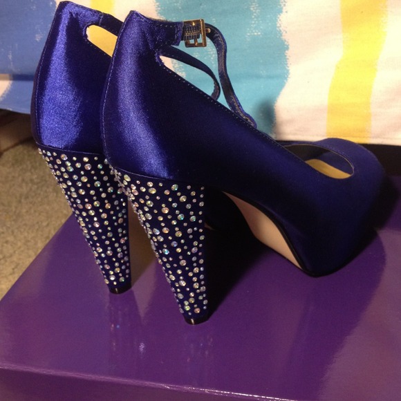 BNIB platform heels - Picture 2 of 4