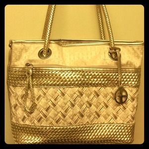 Metallic ivory/white woven shoulder bag 😍